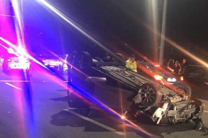 Trafic blocat pe DN1, la ieșirea din Comarnic spre Sinaia, după ce un automobil s-a răsturnat