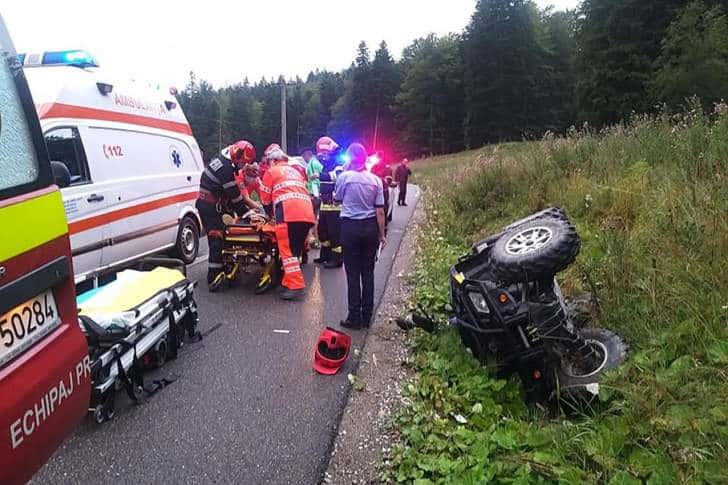 S-au răsturnat cu ATV-ul pe drumul spre Gura Diham. O femeie a ajuns la spital
