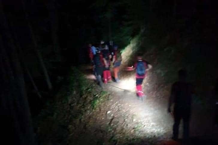 Doi tineri prahoveni sunt căutați de salvamontiști în pădurea de la poalele Jepilor Mari