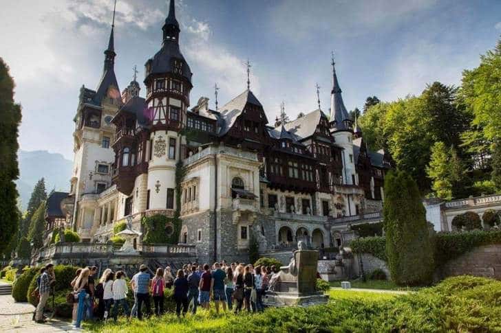 Parcul și serele regale de la Peleș, inventariate și îngrijite de studenți din Capitală