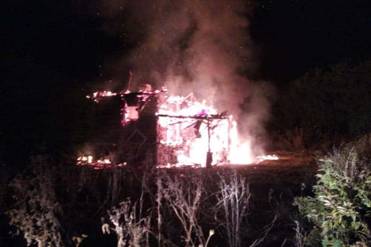 Casă mistuită de flăcări în satul Bighilin, comuna Bucov