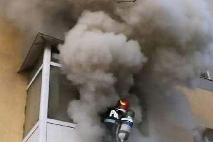 Incendiu într-un apartament din Ploiești