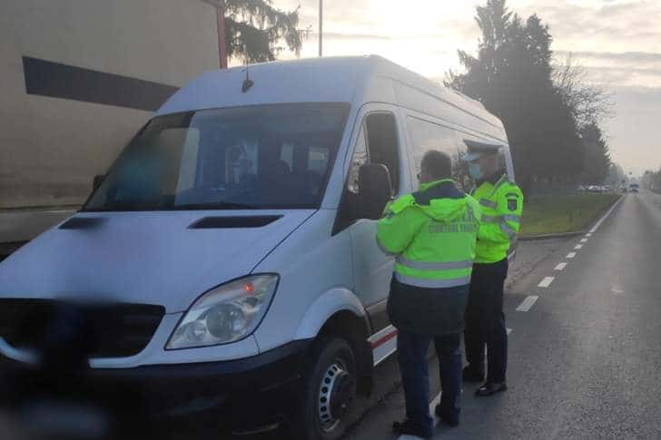 Transportatorii de persoane și de marfă, verificați de polițiștii rutieri