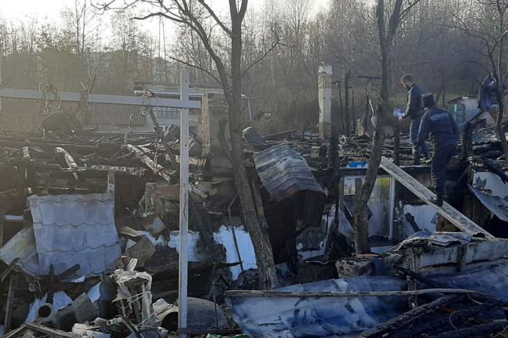 12 locuitori din Breaza au rămas în prag de iarnă fără acoperiș deasupra capului! Apel umanitar!