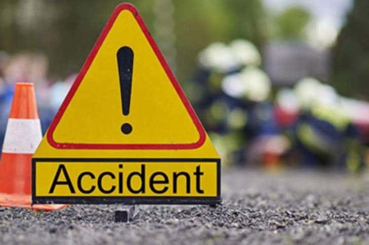 Accident cu trei mașini implicate, pe DN1D. Un tânăr a ajuns la spital