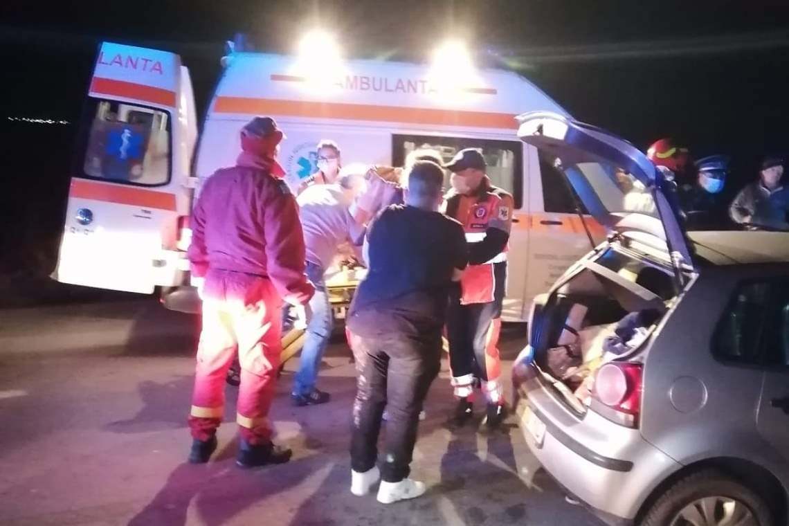 Doi copii și trei adulți au ajuns la spital după accidentul de la intrarea spre Urlați