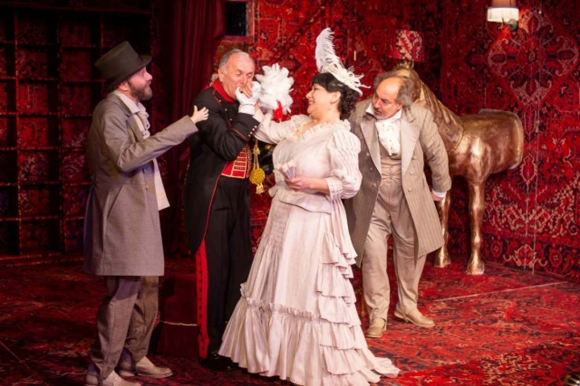 Teatrul Toma Caragiu ne propune, în această săptămână, două comedii savuroase