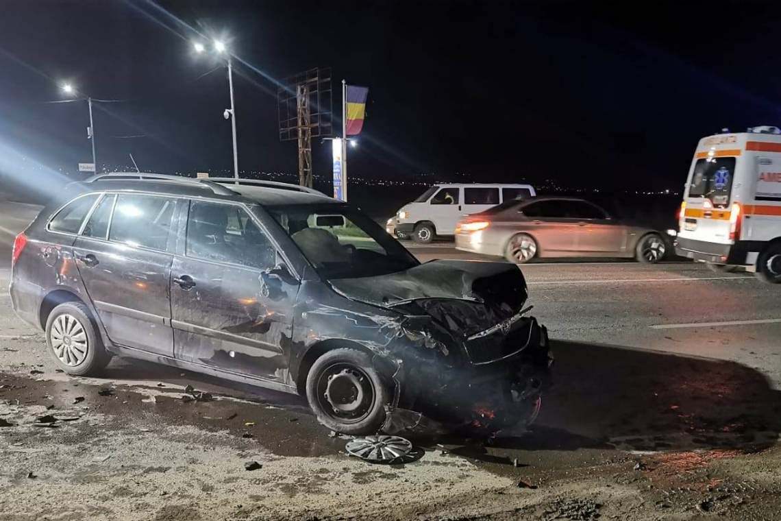 Două tinere au fost rănite într-un accident petrecut pe DN1, la intersecţia spre Păuleşti