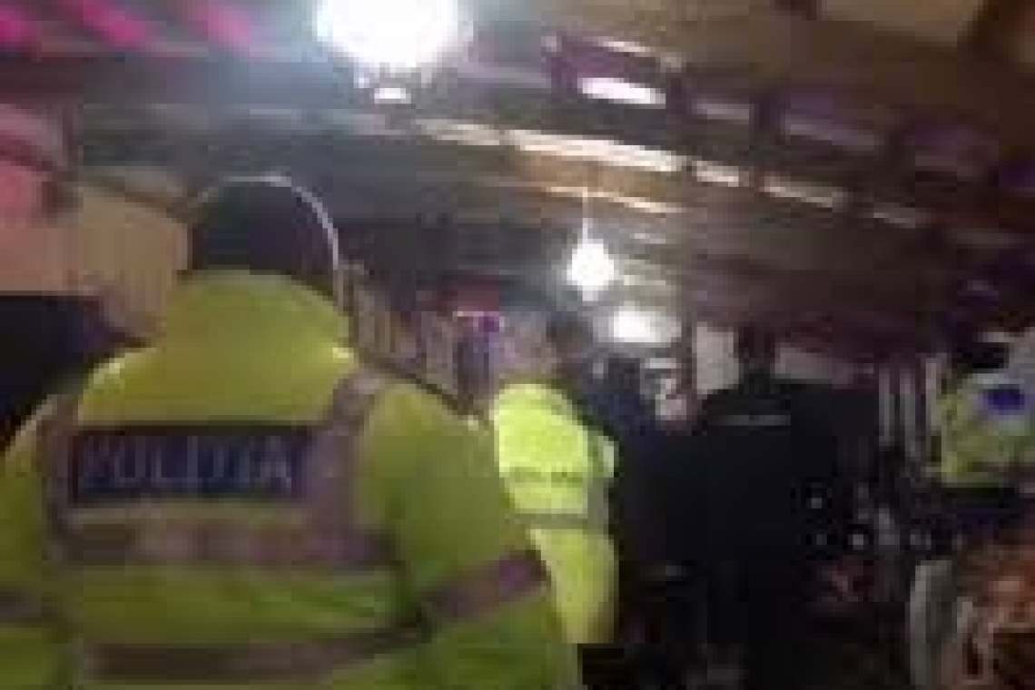 Chef spart de polițiști, în comuna Fulga. Participanții au fost amendați