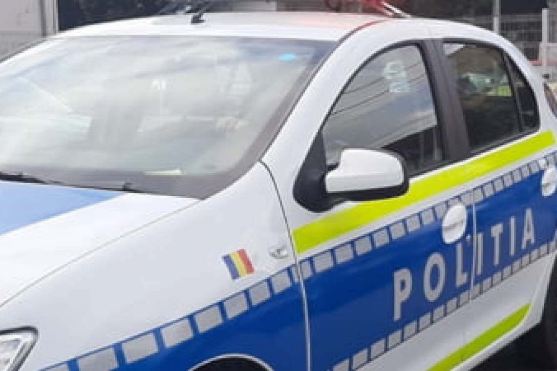 Doi tineri, cercetați de Poliție pentru că au agresat un paznic de la un supermarket din Ploiești. Le ceruse să poarte mască de protecție