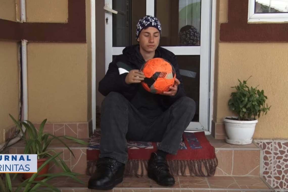 Un adolescent cu “picior de elefant”, din comuna Bălțești, are nevoie de ajutorul nostru!