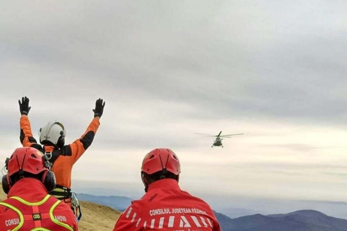 Tânărul de 18 ani a coborât de pe munte. Cum a rezistat peste noapte