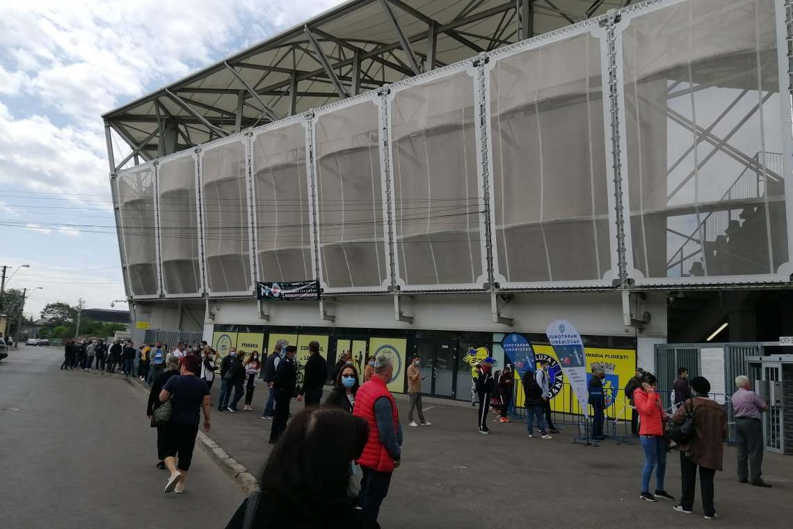 Video/ Ultima zi de maraton al vaccinării de la Stadionul Ilie Oană a strâns sute de oameni de la primele ore ale dimineții