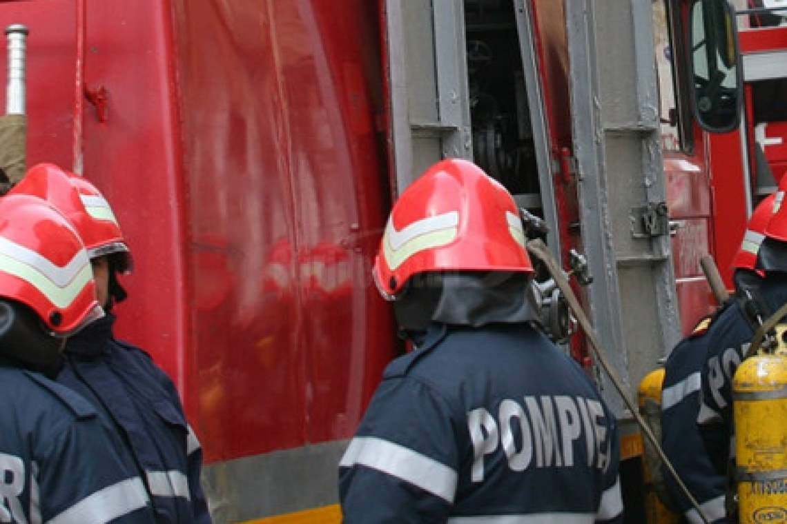 Cauciucurile unei cisterne cu biodiesel au luat foc la Izvoarele. Trafic blocat pe DN1A