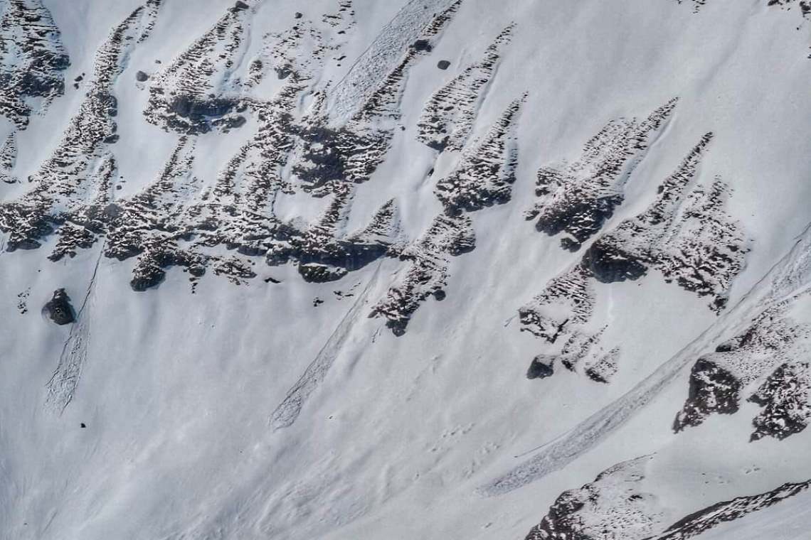 Avalanșe provocate de topirea zăpezii, în Bucegi 