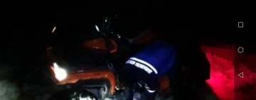 Salvați de jandarmi, după ce au rămas cu ATV-ul blocat în zăpadă