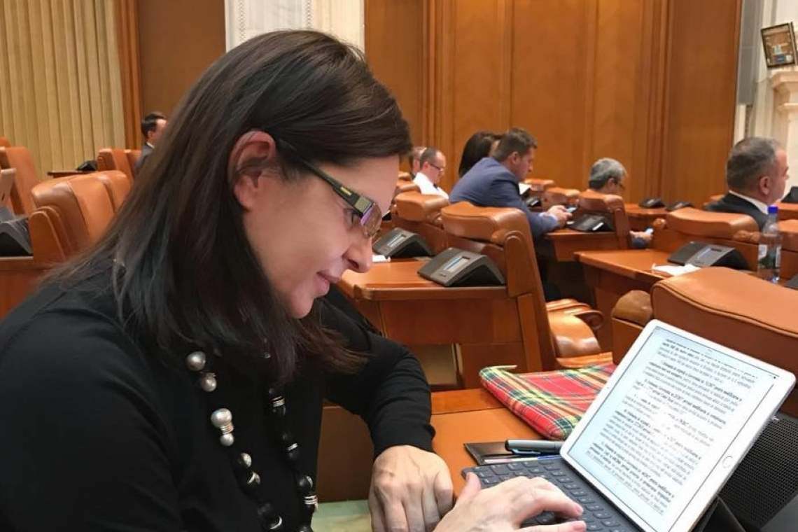 Adriana Săftoiu, fost deputat PNL: “Să facem o negociere. Nu mai contribuim la fondul de pensii și ne descurcăm cum putem după 75 de ani“