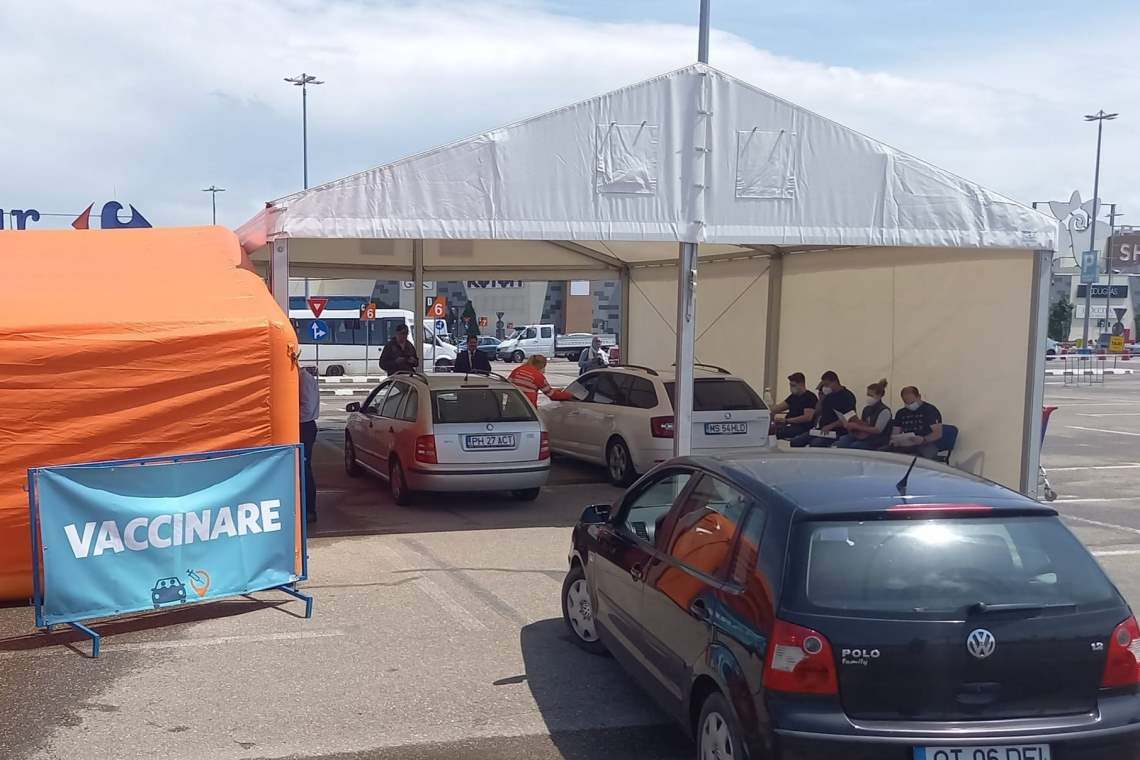 Câte persoane s-au vaccinat în prima zi la centrul drive-thru de la Ploiești Shopping City