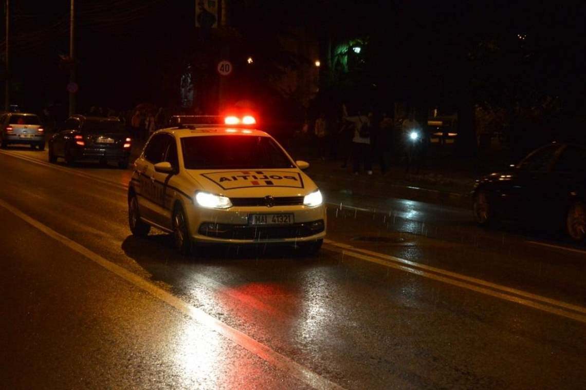 Amendați de polițiști pentru că participau la o petrecere aniversară 