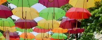 Cât credeți că au costat umbrelele colorate din centrul Ploieștiului?