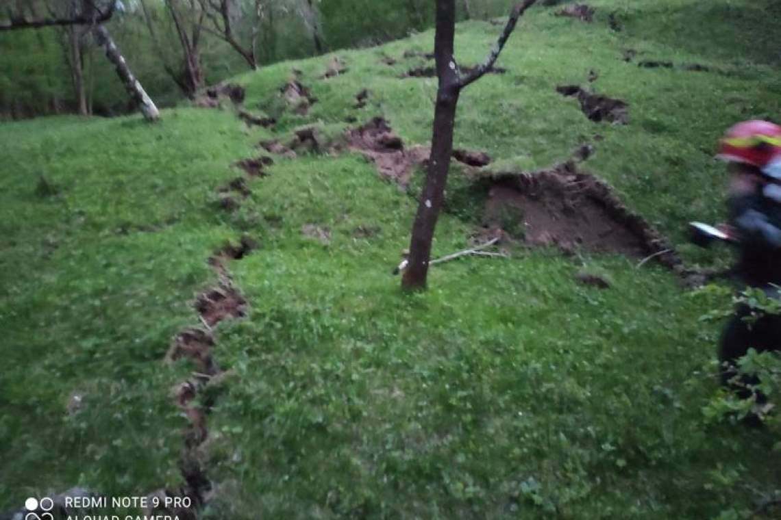 Alunecare de teren la Provița de Sus
