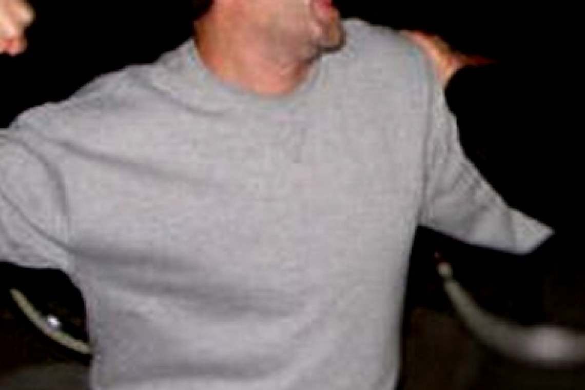 O polițistă i-a pus la punct pe mai mulți bărbați, într-un scandal izbucnit în Lipănești