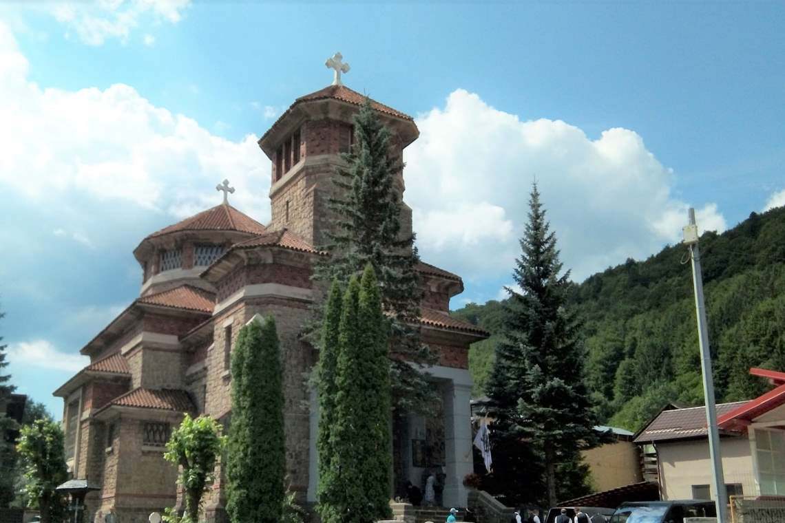 Brașoveanul acuzat că a sustras bunuri din Biserica Sf. Ilie din Sinaia - arestat la domiciliu