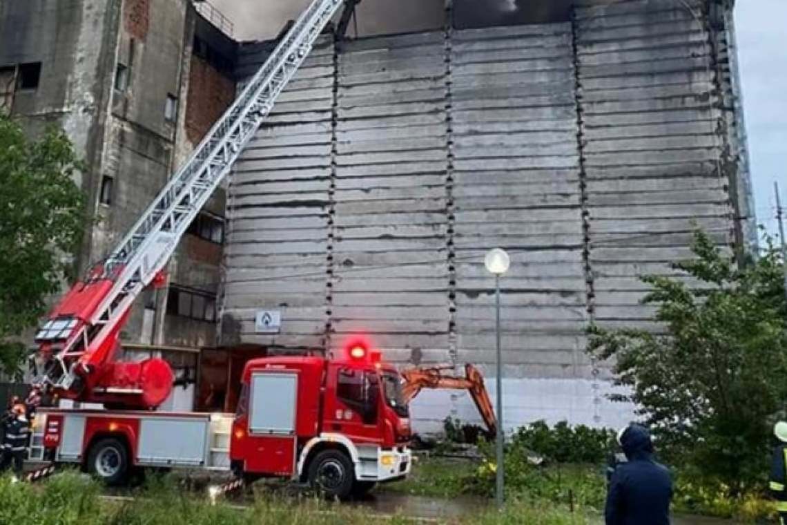 Pompierii intervin din nou la incineratorul de deșeuri de la Brazi