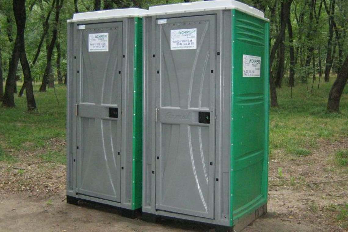 Zeci de WC-uri ecologice vidanjabile vor ajunge la posturi de poliție din zona rurală a Prahovei