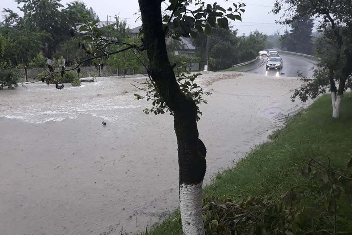 Video/ Breaza, lovită din nou de viituri! 