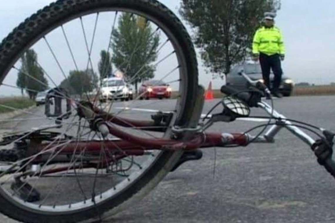 Și bicicliștii sunt bețivi! Alcoolemie de 1,12 la un bărbat care a căzut cu bicicleta pe un drum județean