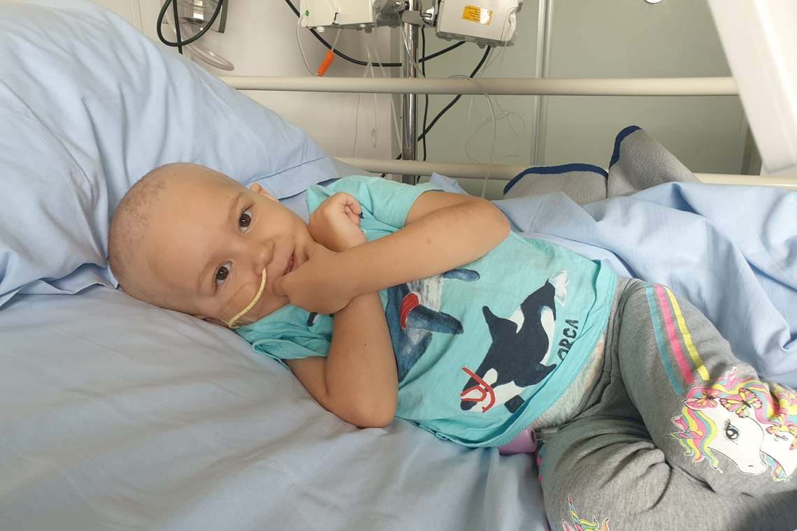 Otilia are nevoie de ajutorul nostru! Târg caritabil, la Ploiești, pe 10 și 11 iulie, pentru micuța de 3 ani și jumătate aflată pe patul de spital