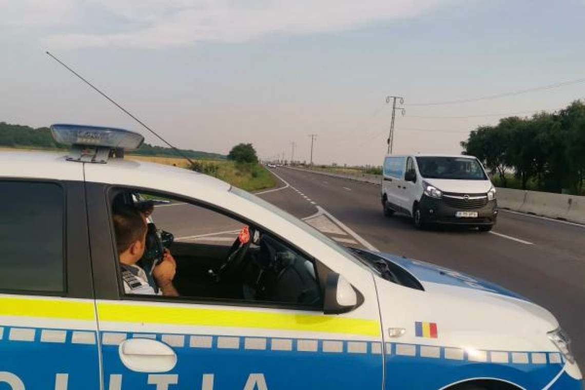 Acțiune a polițiștilor prahoveni pe drumuri din mai multe comune. Vizați - vitezomanii și bicicliștii