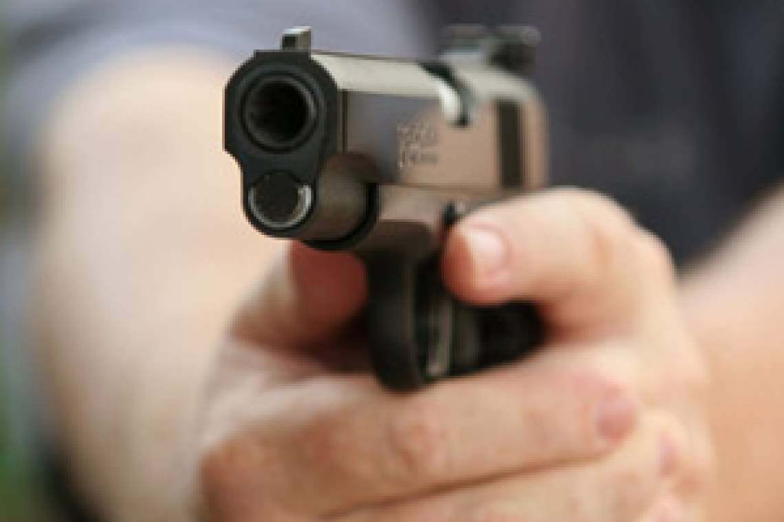 Ploieștean împușcat în cap, cu un pistol cu bile, în timp ce dormea! 