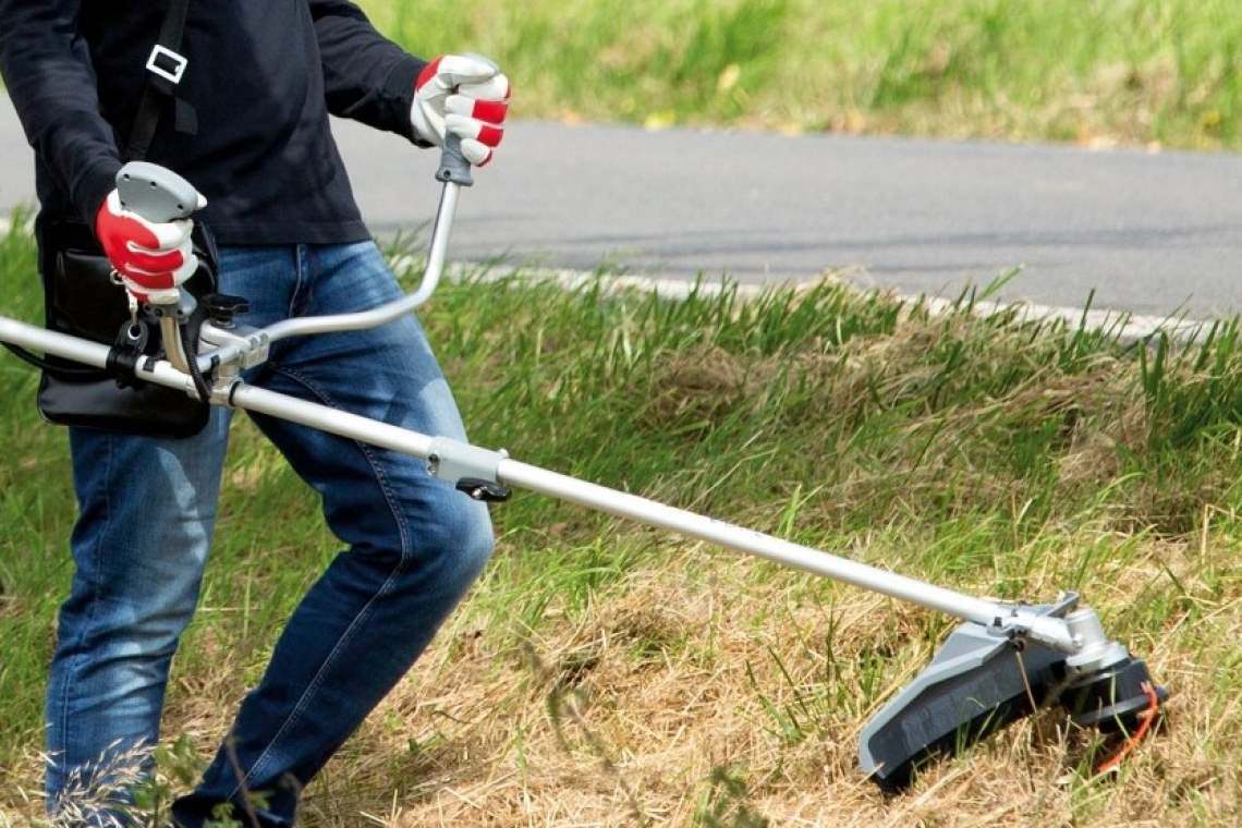 Șocant! Sportivă amenințată și rănită cu motocoasa în Bușteni, pentru un loc pe o bancă!