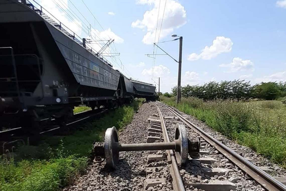 Un tren de marfă a deraiat la Fetești și a blocat circulația spre și dinspre Constanța