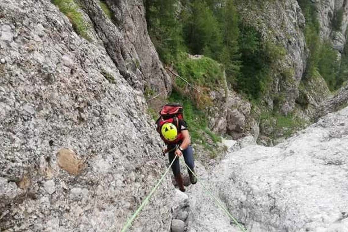 Ar trebui amendați turiștii care se aventurează pe munte, neechipați și ignoranți?