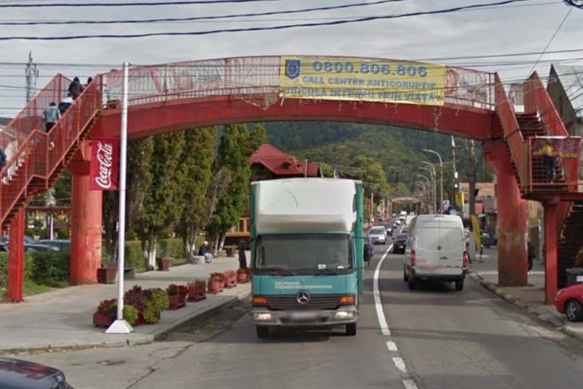 Lifturi de acces și camere de supraveghere pentru cele opt pasarele pietonale de pe Valea Prahovei