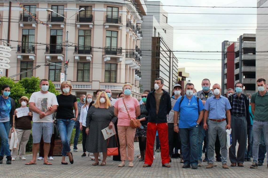 Protest “printre șobolani și muște, gândaci și mizerie”, în centrul Ploieștiului. Cine va discuta cu protestatarii?