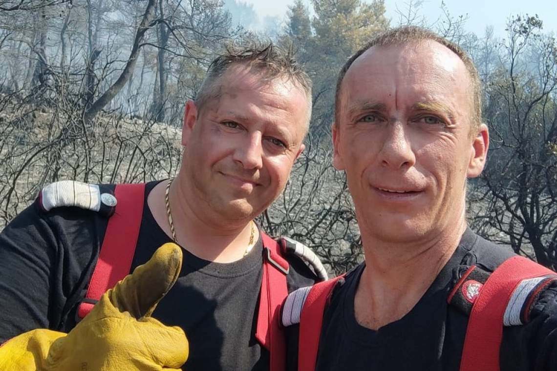 Imagini din iadul flăcărilor din Grecia. Pompierii prahoveni, în mijlocul intervențiilor