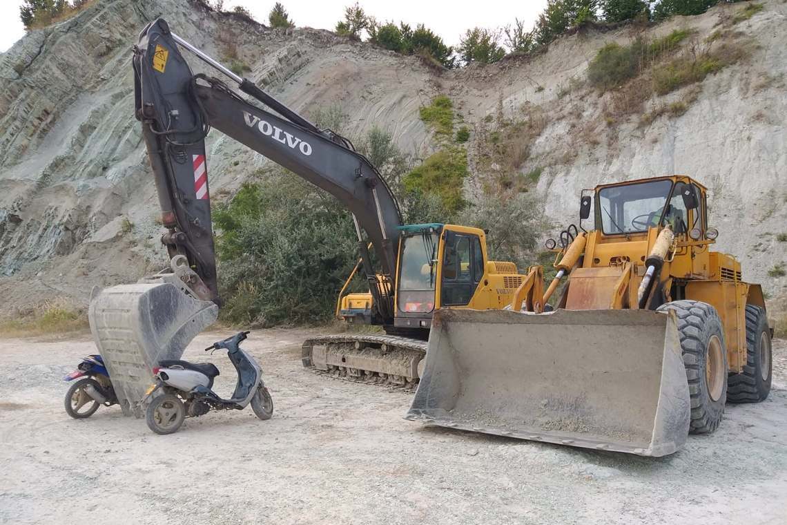Exploatarea tufului vulcanic de la Piatra Verde încinge spiritele în Slănic/ Primarul orașului afirmă că va propune rezilierea contractului de închiriere cu firma HeidelbergCement România S.A.
