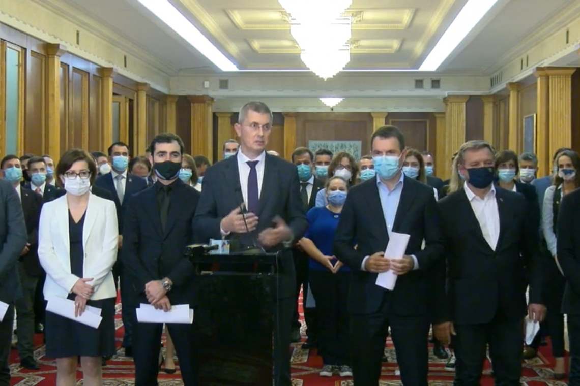 Miniștrii USR-PLUS demisionează/ Jurnalist: “Aveți ceva să vă reproșați?” Barna: “Am fost prea împăciuitor!”