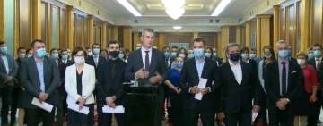 Miniștrii USR-PLUS demisionează/ Jurnalist: “Aveți ceva să vă reproșați?” Barna: “Am fost prea împăciuitor!”