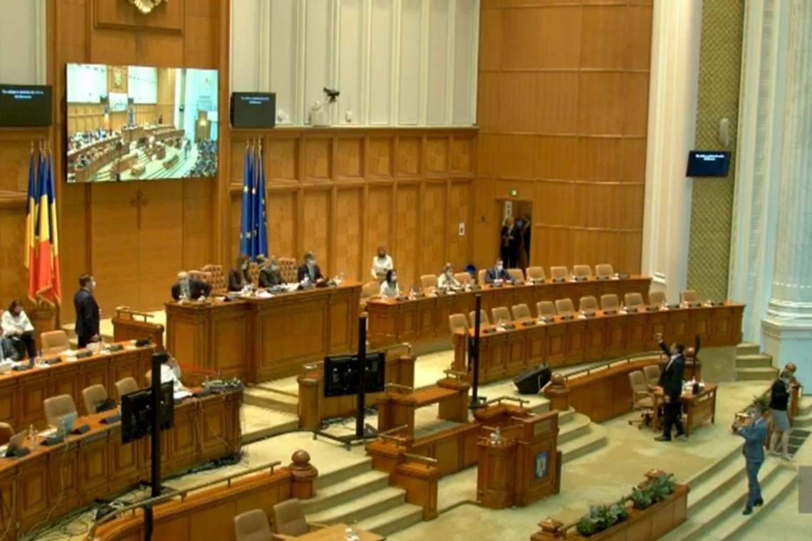 Scandal în Parlamentul României, la ședința pentru citirea textului moțiunii