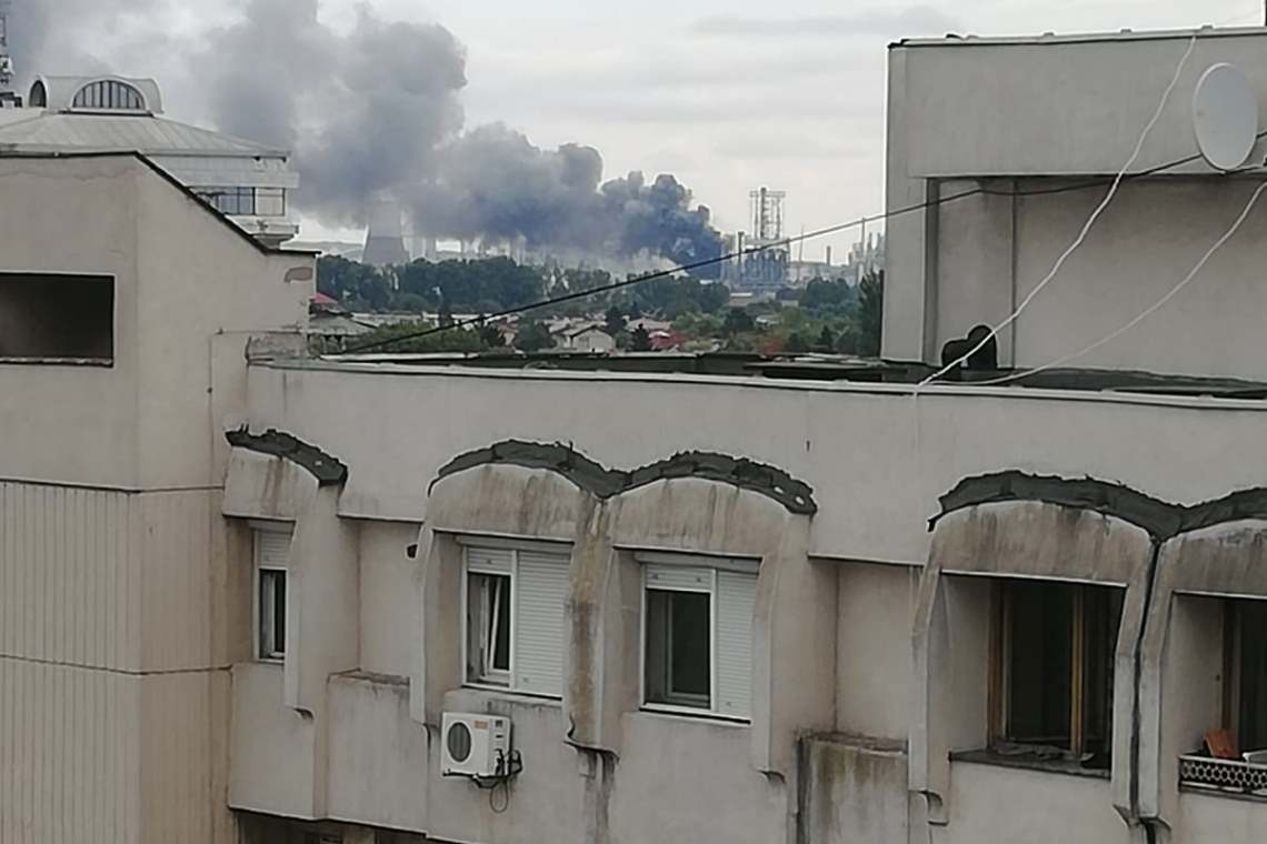 Video/ Incendiul de la LukOil, vizibil de la kilometri distanță/ Focul a fost stins