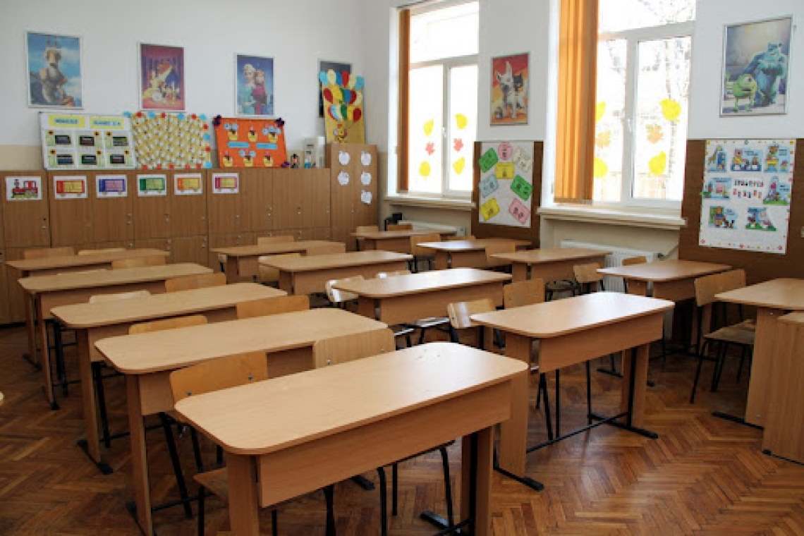 De luni, școlile din Gura Vadului, Slănic și Brebu trec în online. Grădinițele rămân deschise!