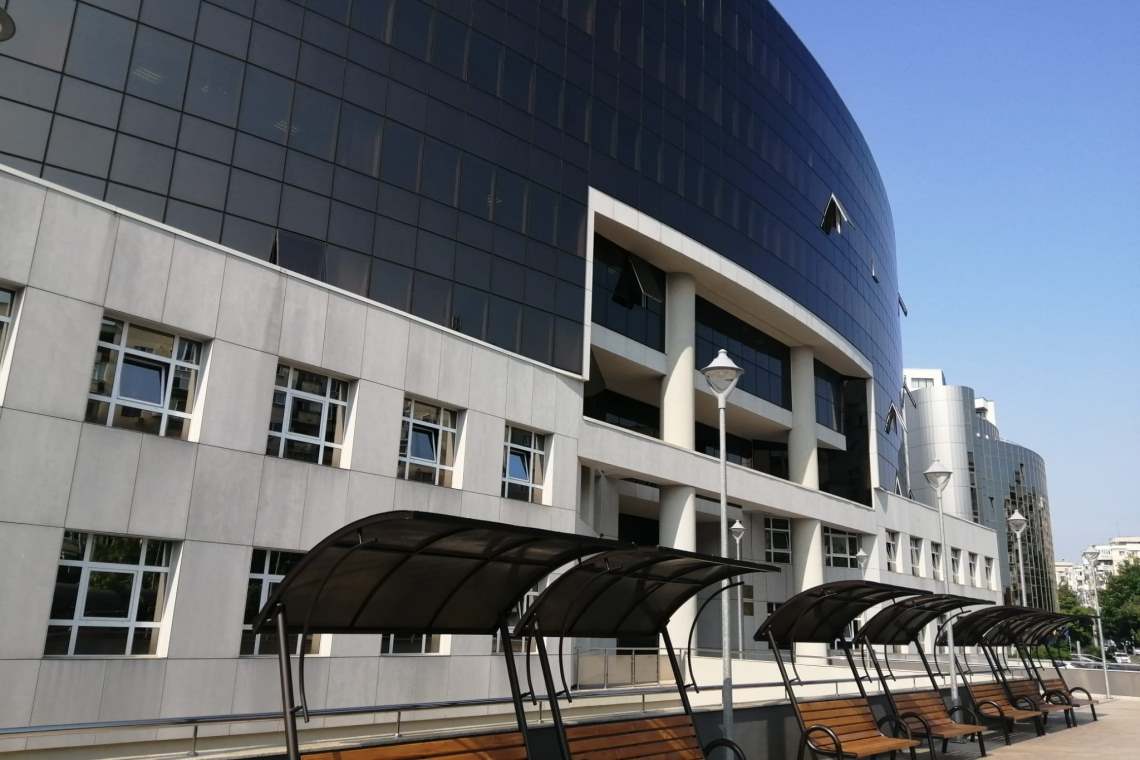 Magistrații Tribunalului Prahova au amânat a șasea oară pronunțarea în dosarul unui fost polițist acuzat de favorizarea unei grupări de trafic de minori!