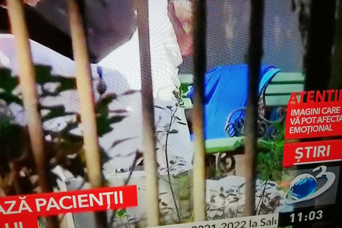 Echipele medicale încearcă să resusciteze pacienți, pe jos, în curtea spitalului din Constanța