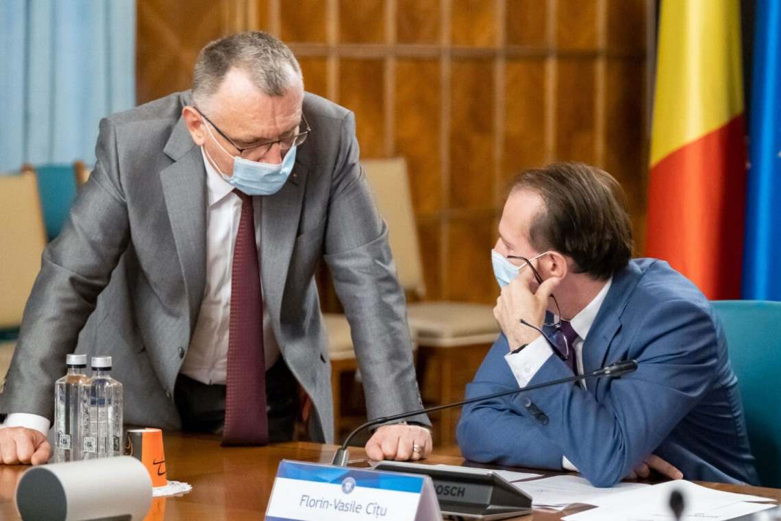 Epidemiolog: "Nu puteau ține birturile și păcănelele deschise dacă închideau școlile!"