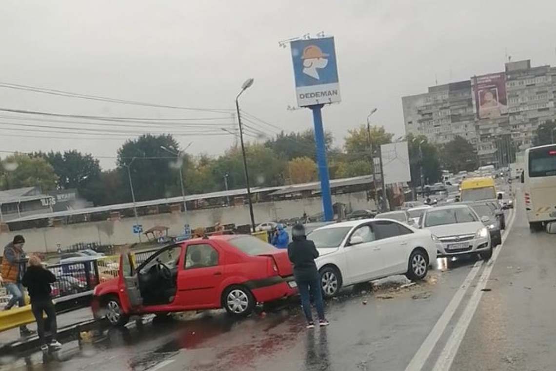 Accident în lanț pe podul de la Dedeman, pe sensul spre Bucov